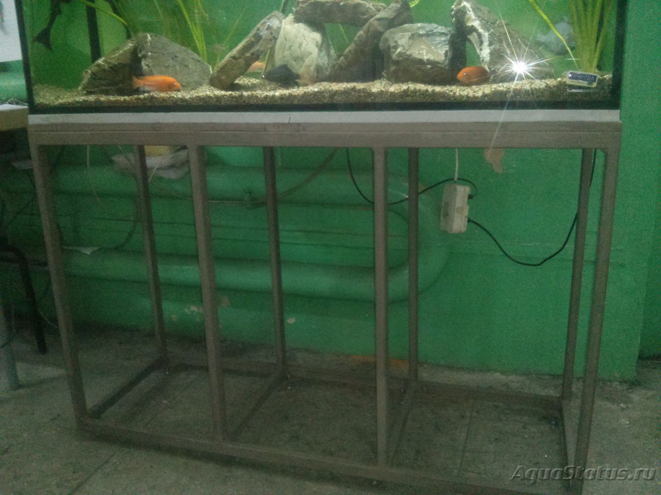 Тумба из металлокаркаса для аквариума